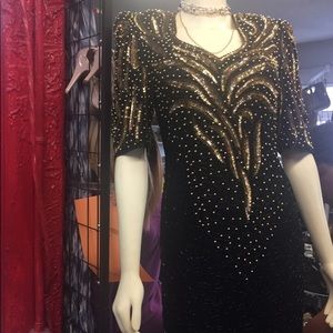 Mark & John by Sam Long V neck dress w/oval back